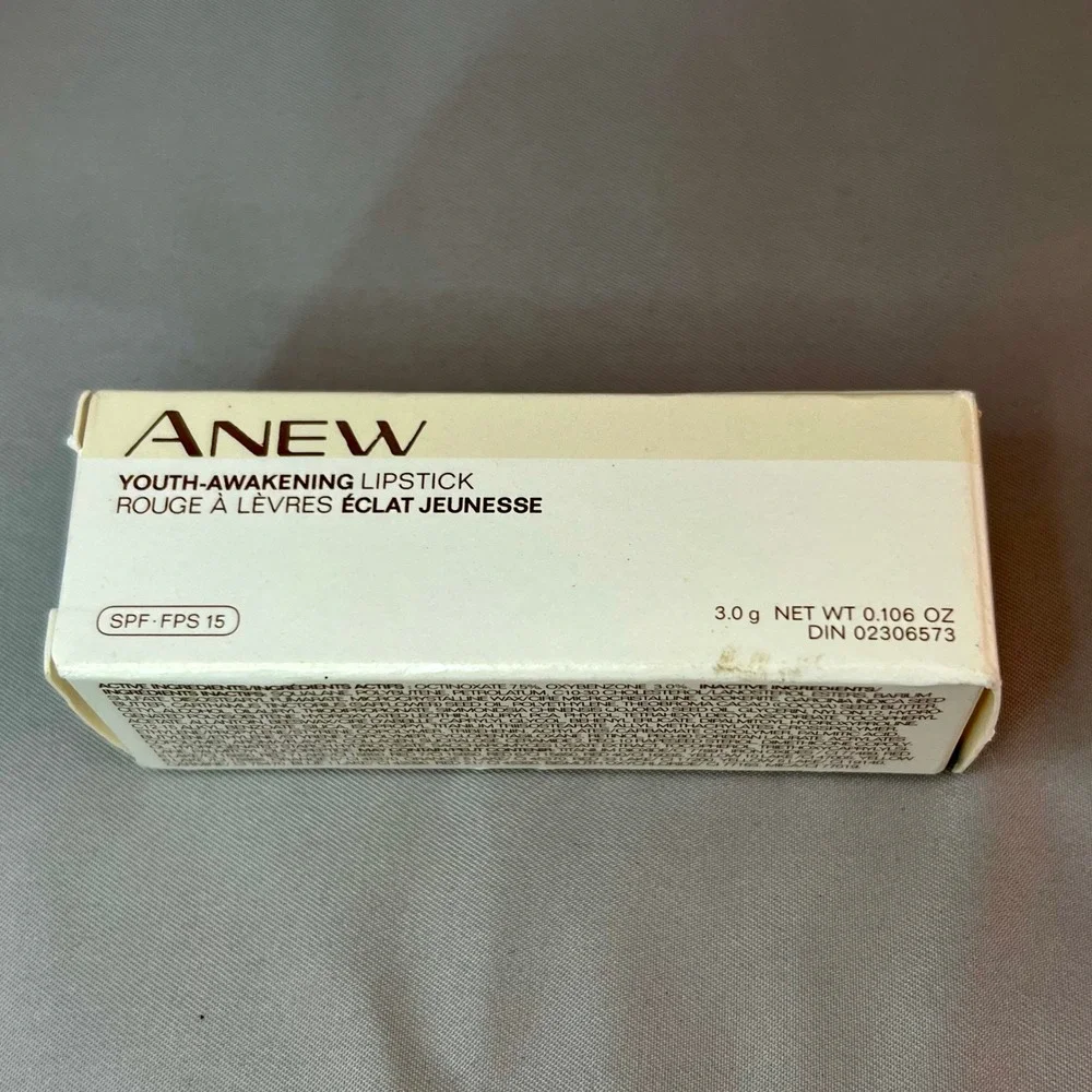 Avon Anew Youth-Awakening Lipstick Regal Red A400 SPF 15 3.0g New No Box